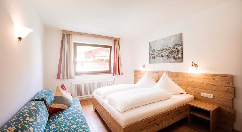Hotel Eschenhof & Apartments Fulpmes Oda fotoğraf