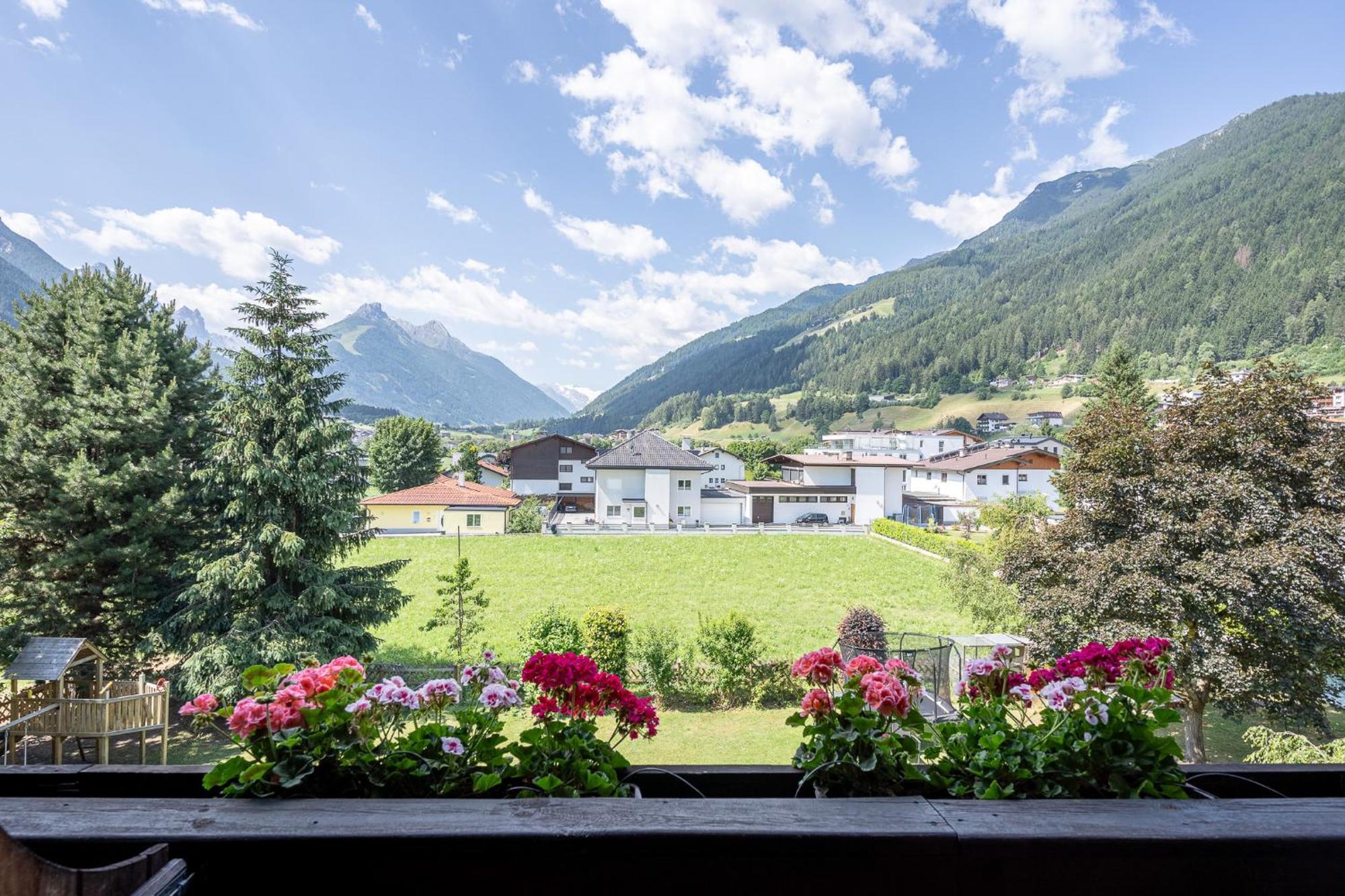 Hotel Eschenhof & Apartments Fulpmes Dış mekan fotoğraf