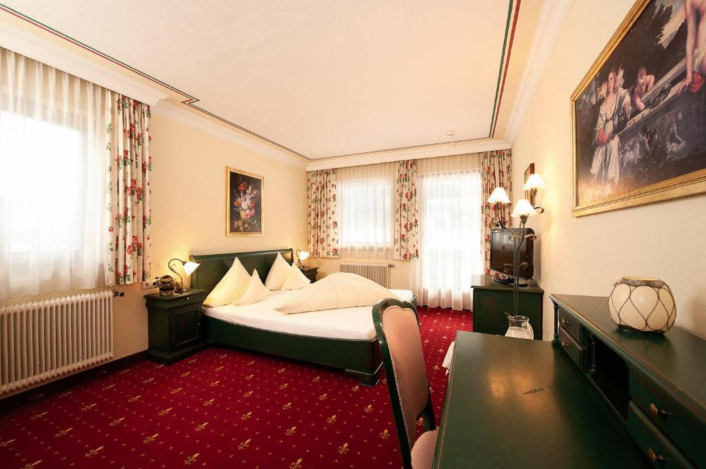 Hotel Eschenhof & Apartments Fulpmes Oda fotoğraf